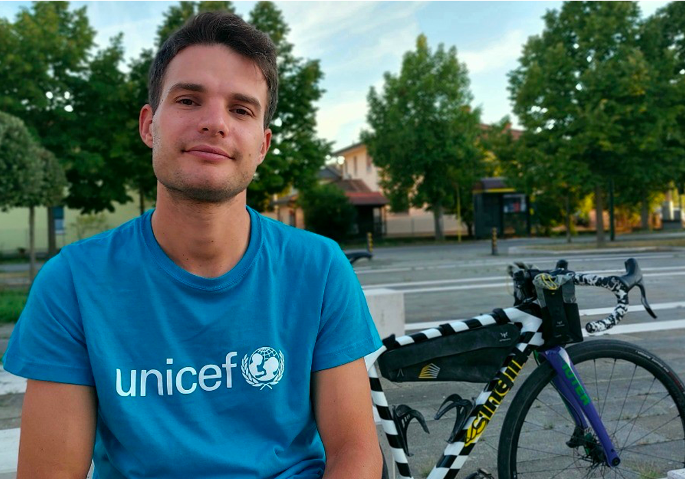 In bici sulla Rotta Balcanica, raccogliendo fondi per Unicef